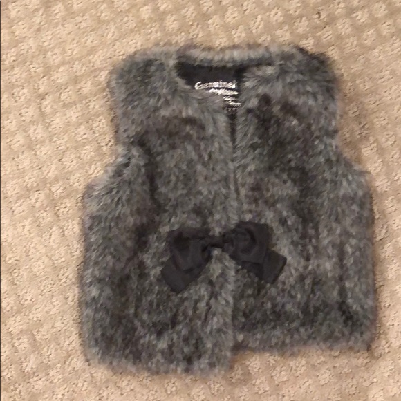 Love this faux fur vest! - Picture 1 of 3